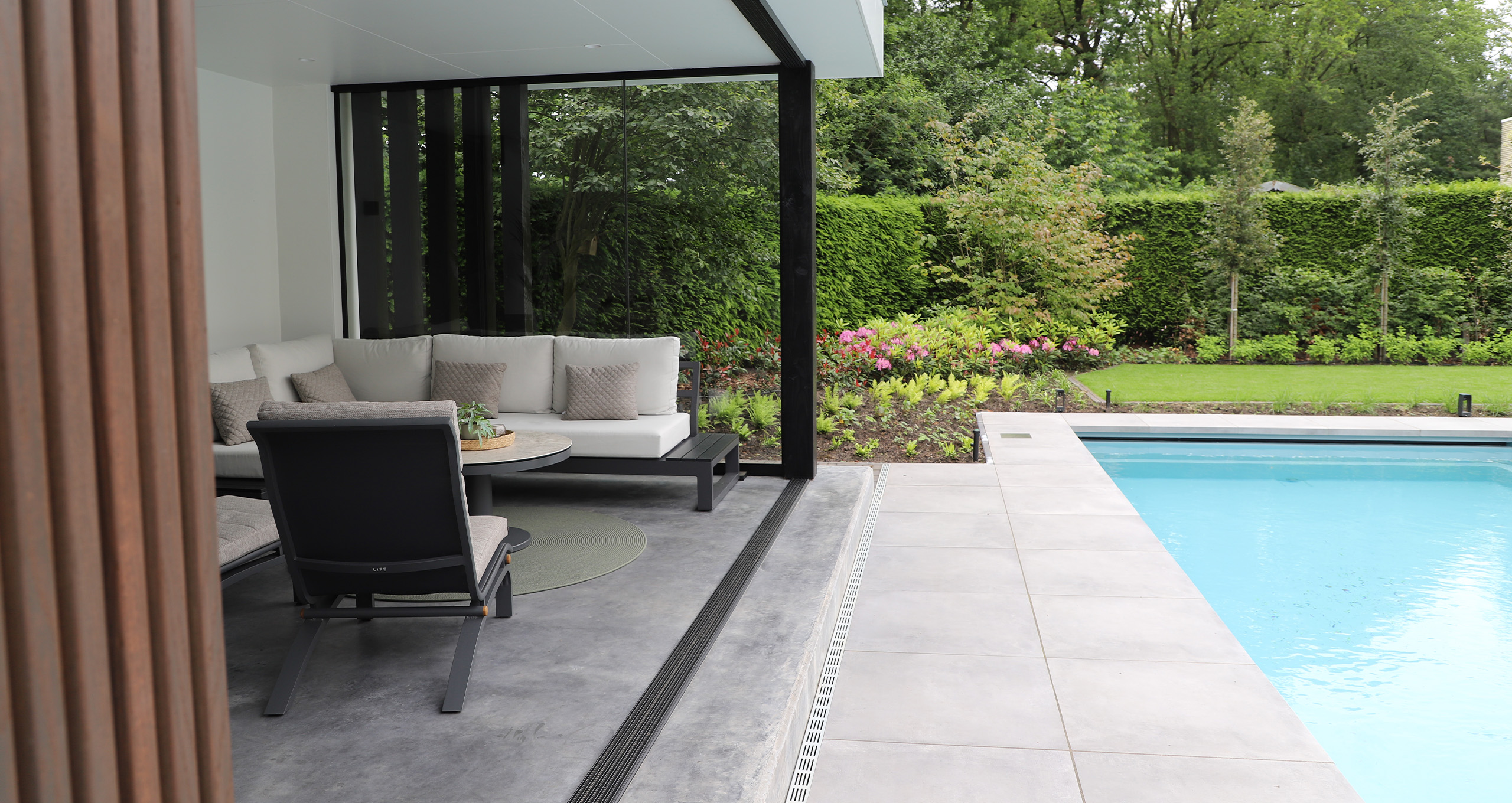 Tuinkamer met zwembad-5