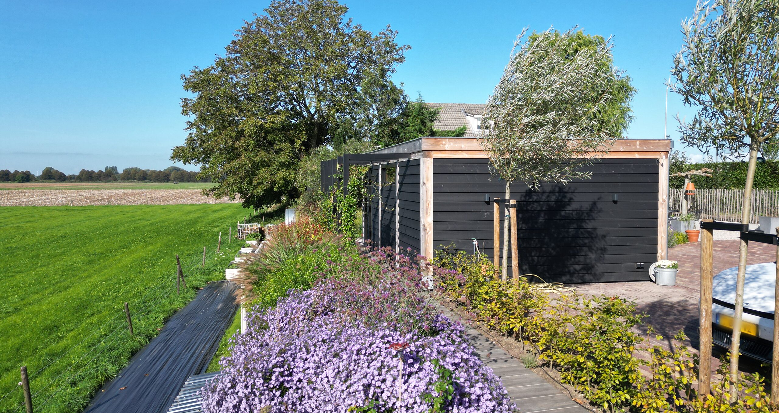 Landelijk bijgebouw 1